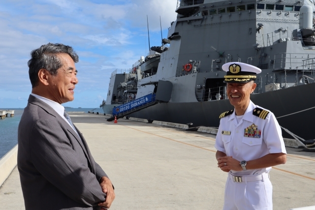 Port Call by JMSDF 